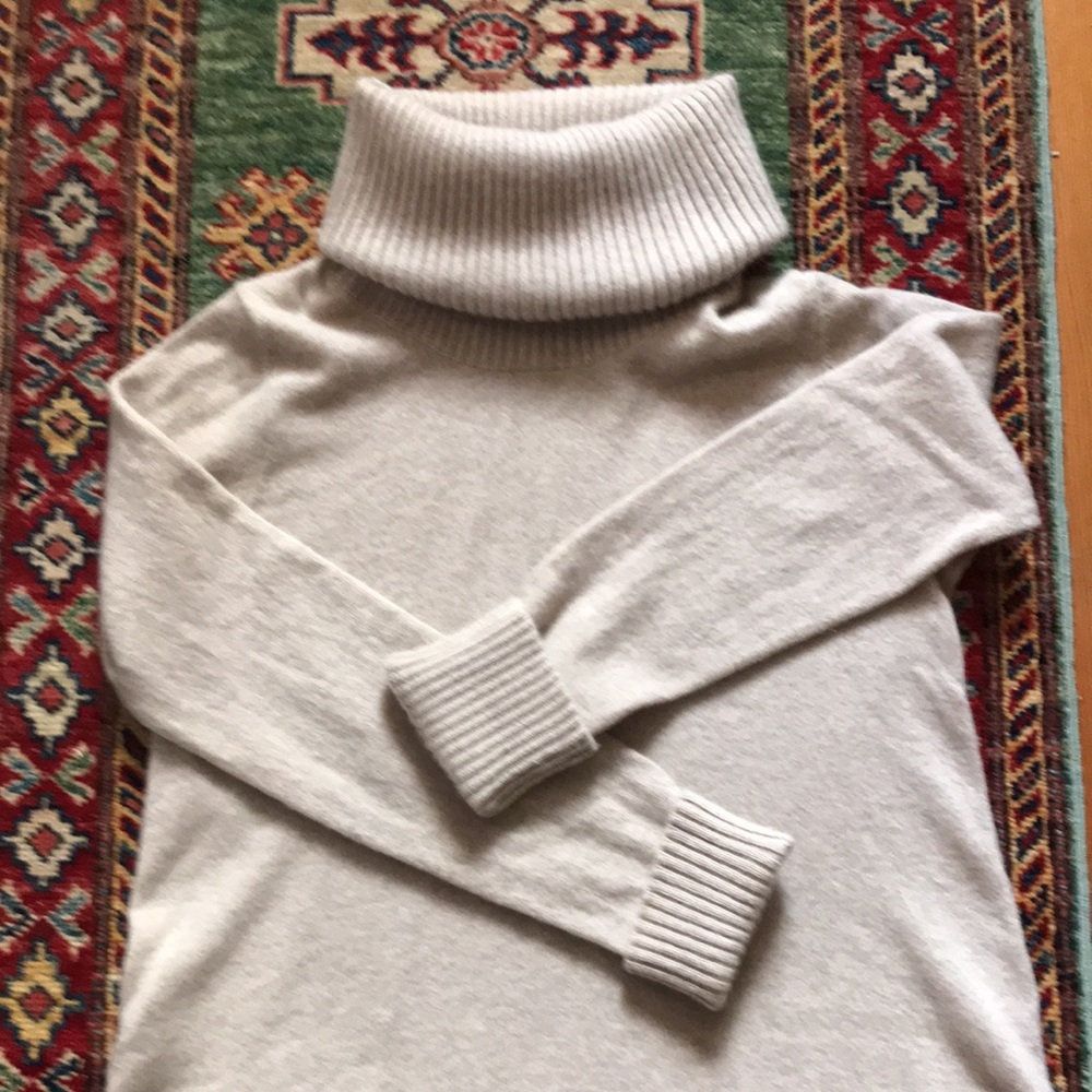 Thick, lush cashmere sweater, no label, no size. Measurements indicate size S